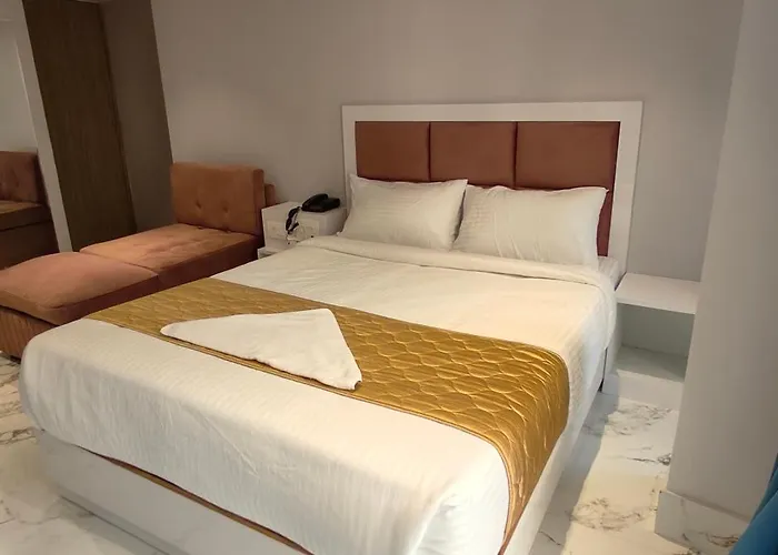 Grand Dyad Hotel - Near Kokilaben Hospital Andheri West