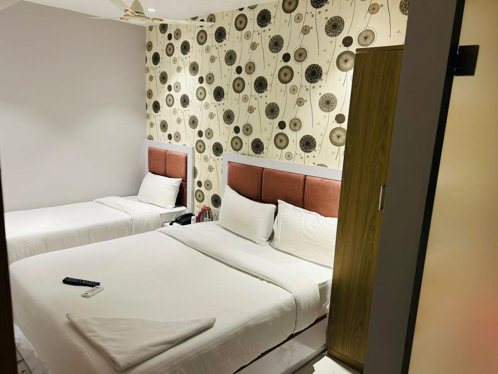 Grand Dyad - Near Kokilaben Hospital Andheri West 3* Bombaj