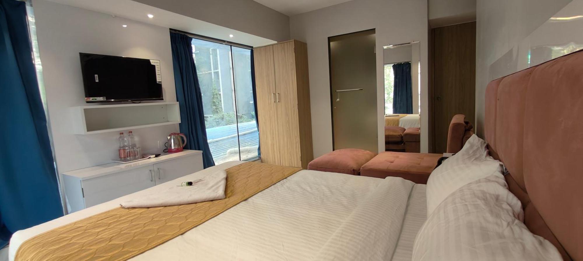 Grand Dyad - Near Kokilaben Hospital Andheri West Hotel Bombaj