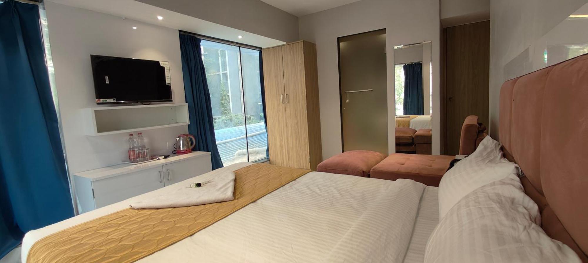 Grand Dyad - Near Kokilaben Hospital Andheri West 3* Bombaj