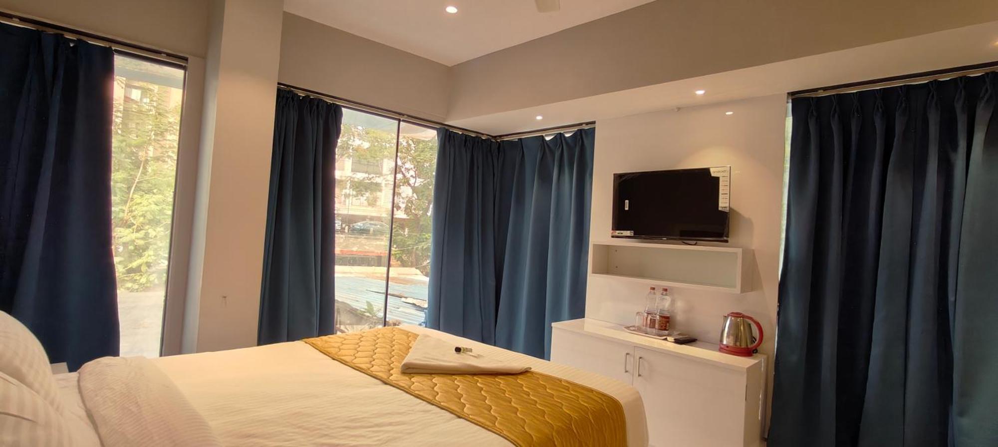 Grand Dyad - Near Kokilaben Hospital Andheri West